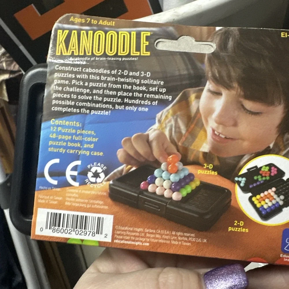 Educational Insights Kanoodle Brain Teasing Puzzles Game New‎